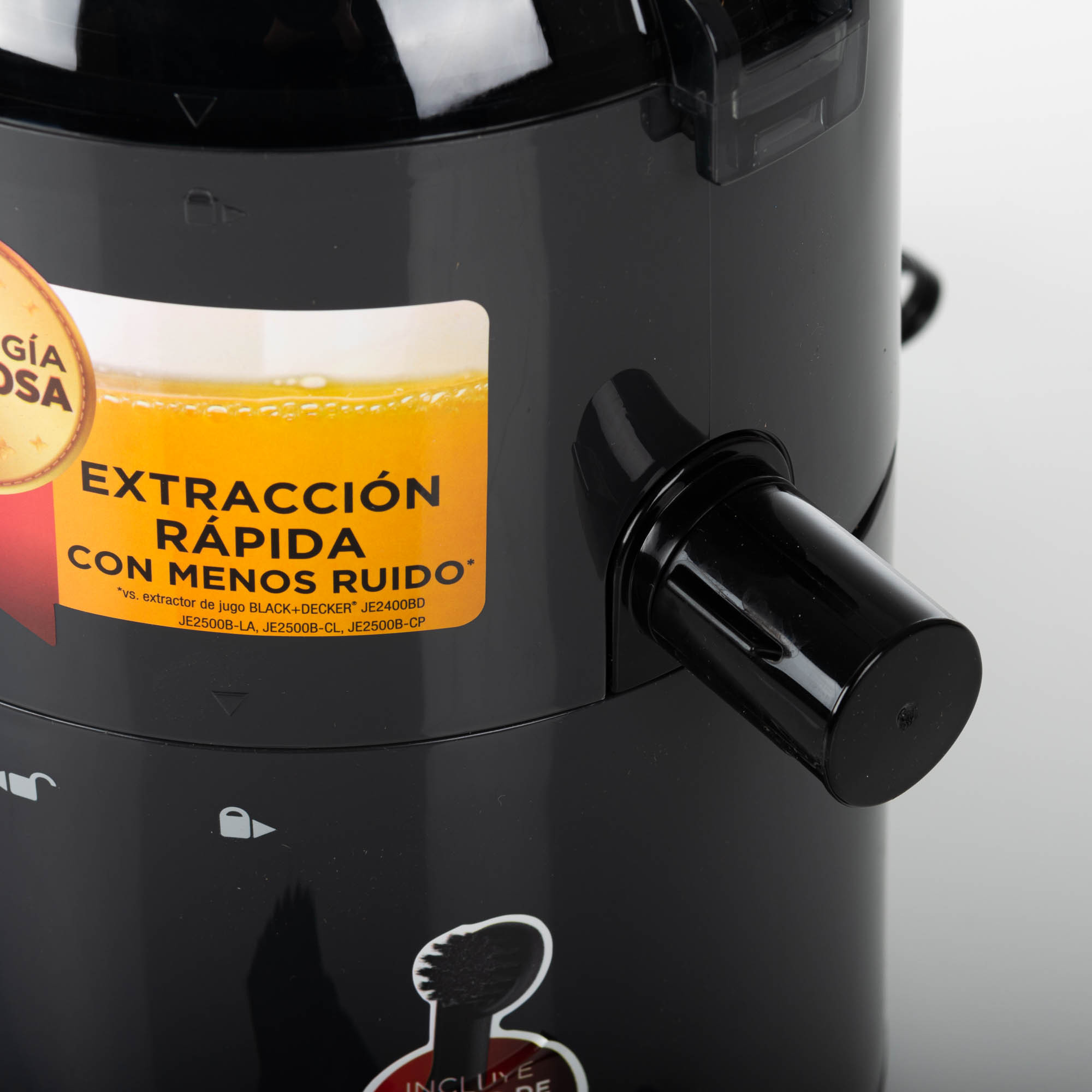 Extractor de jugos BLACK+DECKER JE2500 Negro