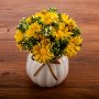 Arreglo Floral Daisies de Poliéster con Maceta Blanca de Vidrio Haus